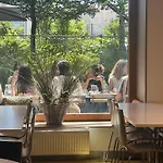 Auberge De Jeunesse Hi Paris Yves Robert