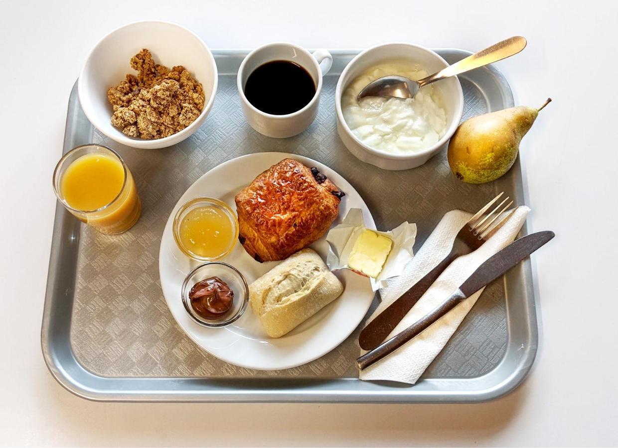 Hi Yves Robert Hostel *