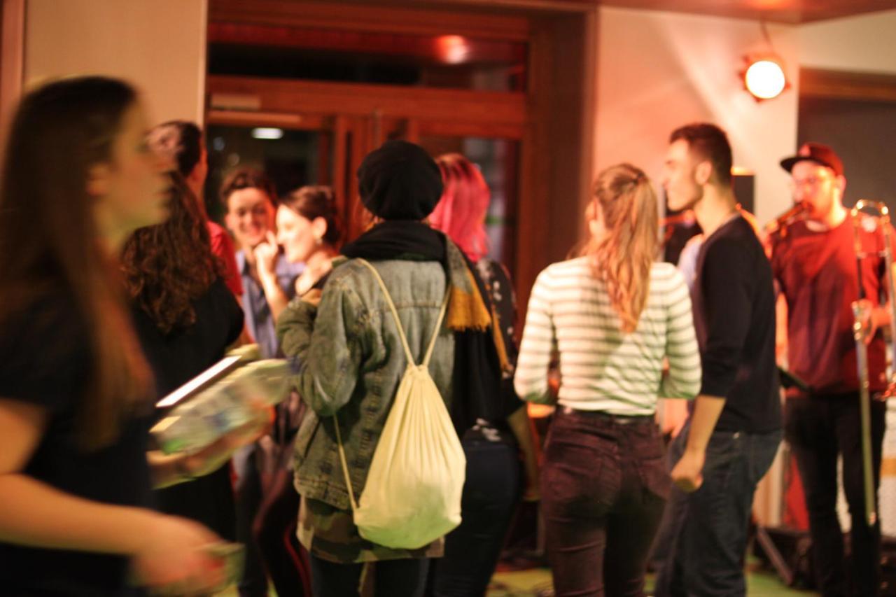 Hostel Hi Yves Robert *