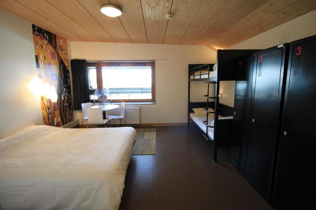 Hostel Hi Yves Robert