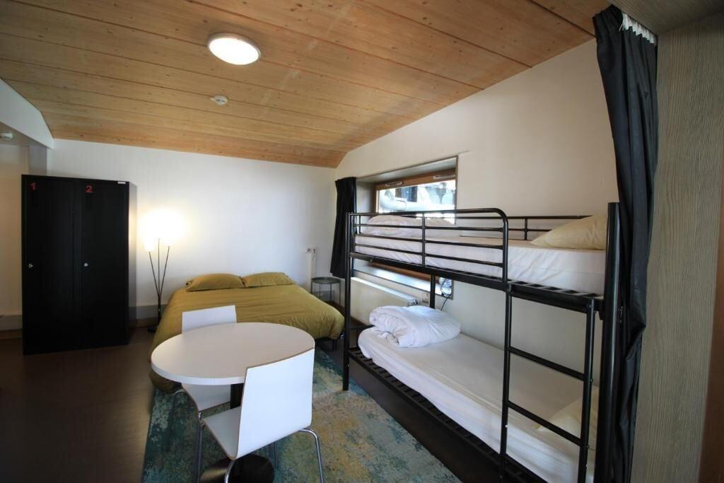 Hi Yves Robert Hostel *